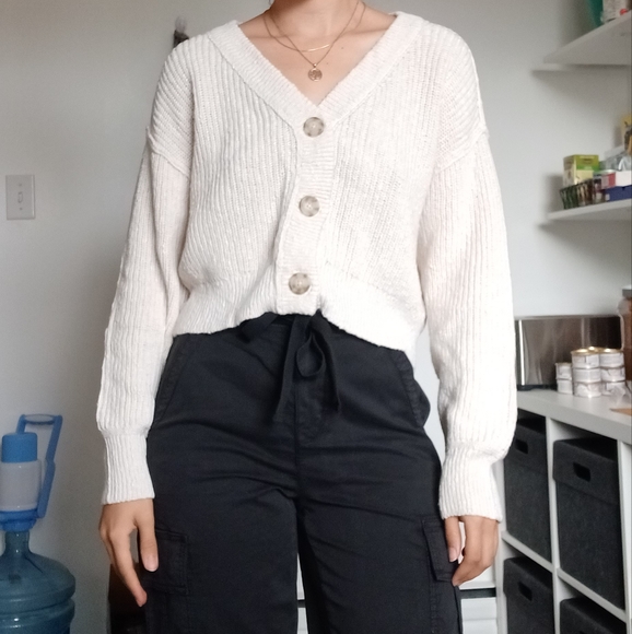 🆕️NWT AE Cropped Cardigan in 'Cream', Size Medium - Picture 12 of 14